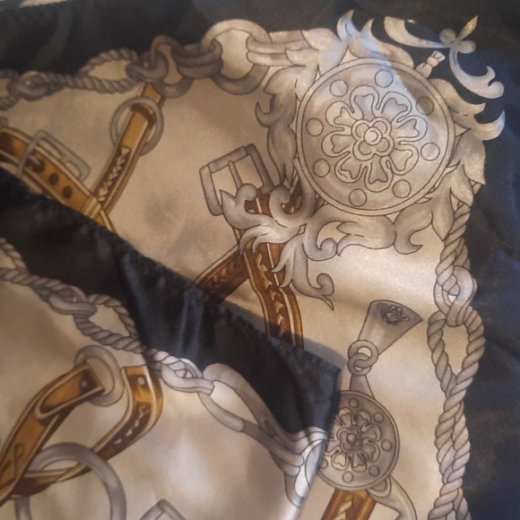 Womens cejon scarf. 100% polyester - Picture 2 of 2